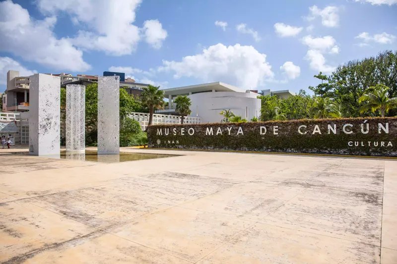 Entrada al Museo Maya