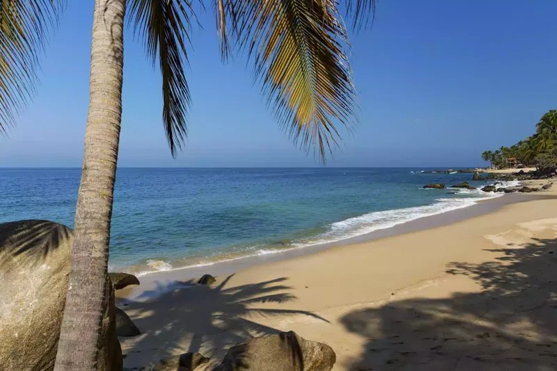 Playa tropical en Pizota, cerca de Puerto Vallarta, México