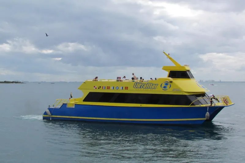 Ferry de Ultramar a Isla Mujeres