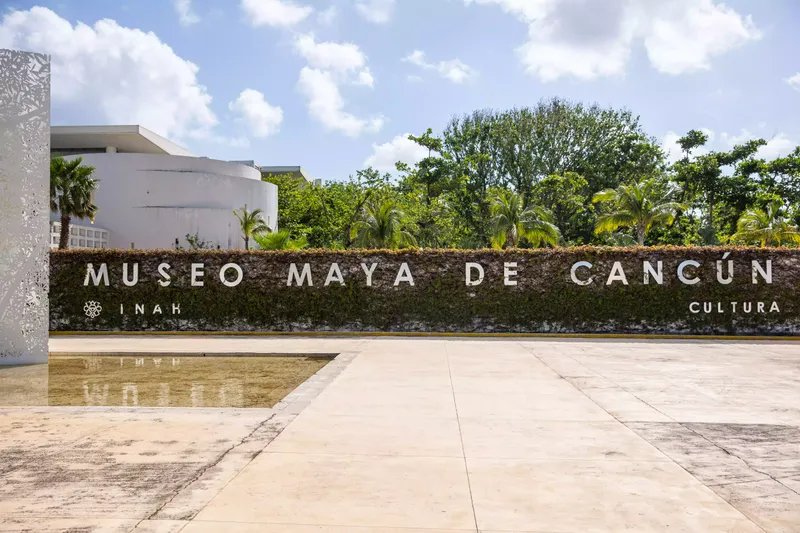 Cartel del Museo Maya