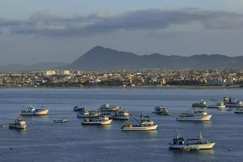 Barcos de pesca, puerto de Manta, Ecuador, América del Sur