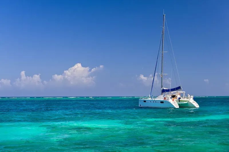 un catamarán en el Mar Caribe
