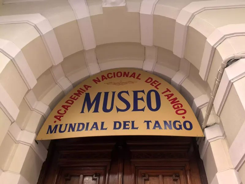 Cartel de entrada al Museo del Tango