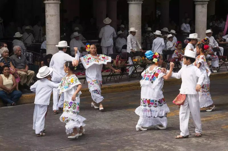 Yucatan, Merida, Plaza de la Independencia, Folklore-Tänzer