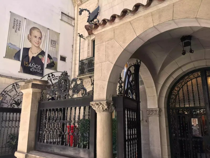 Fachada del edificio que alberga el Museo Eva Perón