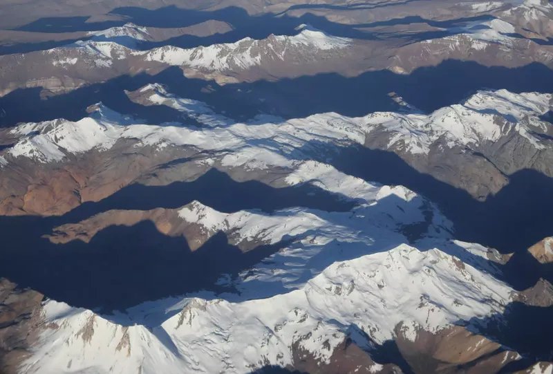Vista aérea de montañas en Perú.