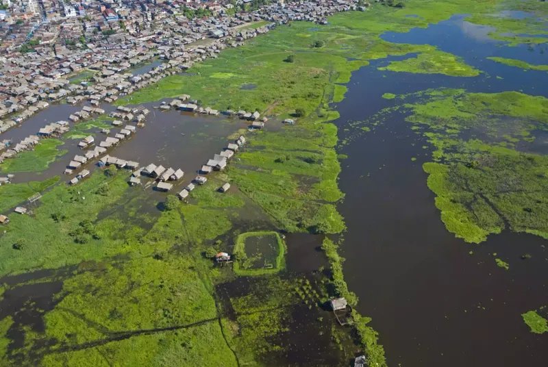 Vista aérea de Iquitos, Perú