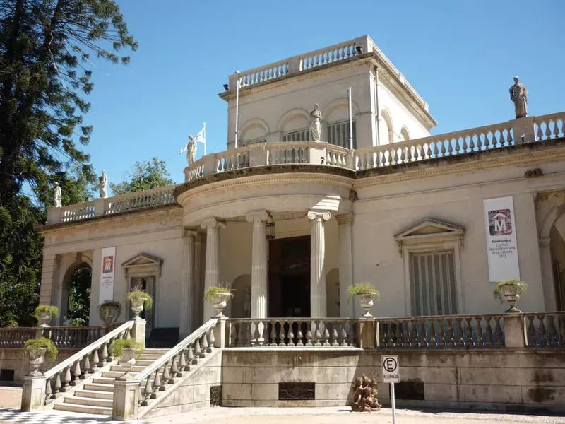Entrada principal del Museo Juan Manuel Blanes