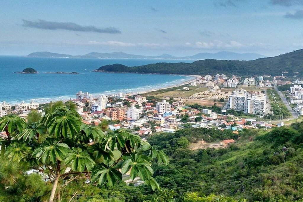 Descubre las Mejores Playas de Governador Celso Ramos: ¡Un paraíso tropical en Brasil!