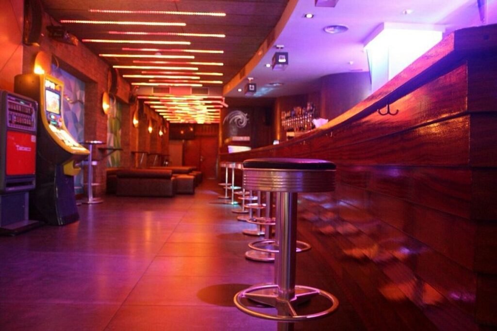 Los mejores bares y discotecas en Vinaròs: descubre la vida nocturna de la ciudad