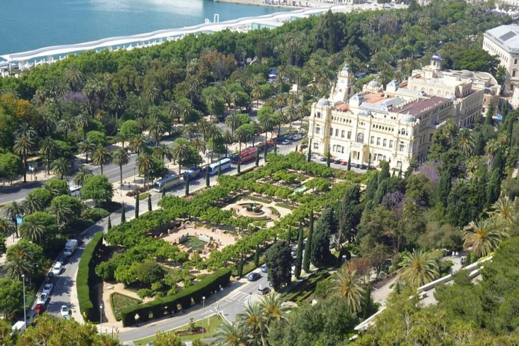Descubre los sorprendentes parques y atracciones naturales de Málaga.