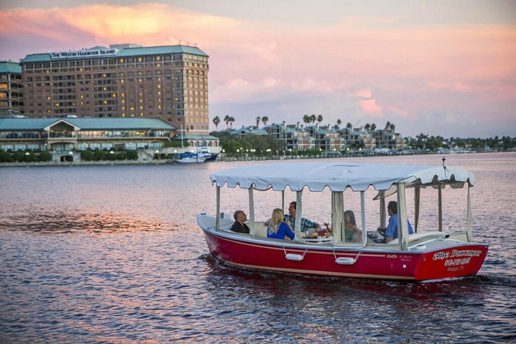 Explora la belleza de Tampa con nuestros alquileres de barcos de calidad