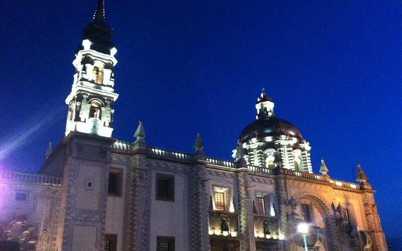 Descubre la majestuosidad de las iglesias y catedrales en Santiago de Querétaro