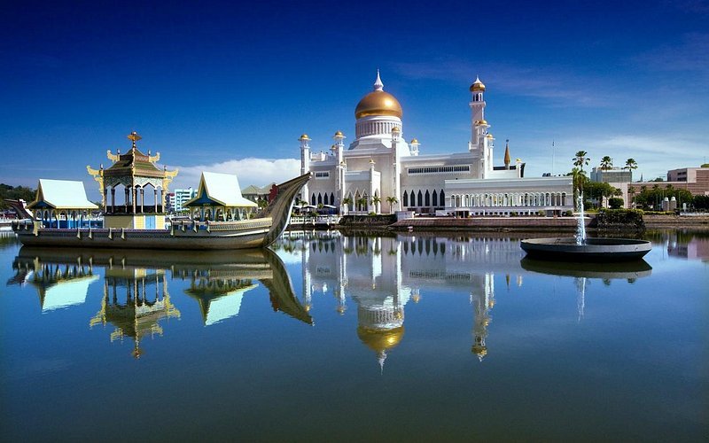 Omar Ali Saifuddien Mosque, Brunei